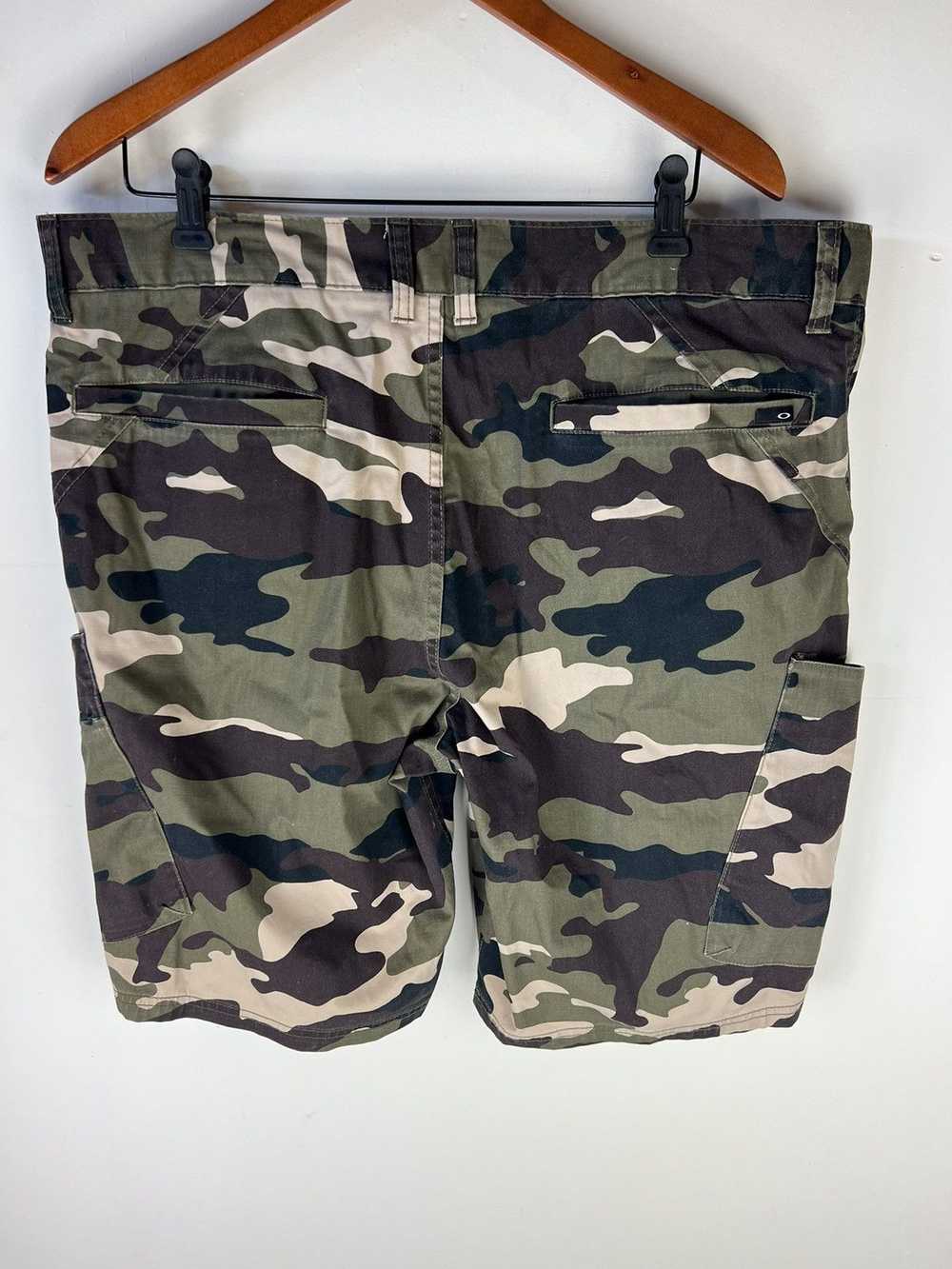 Oakley Oakley camo shorts - image 2