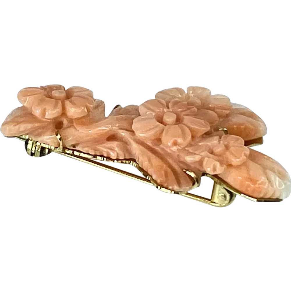 Vintage carved coral flower brooch 14K gold - image 1