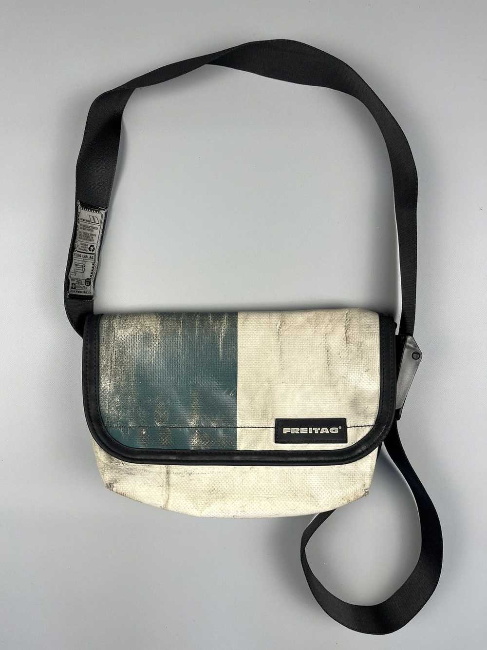 Freitag ♻️ Freitag Vintage Recycled Messenger Cro… - image 1