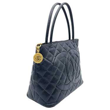 Chanel Médaillon leather handbag