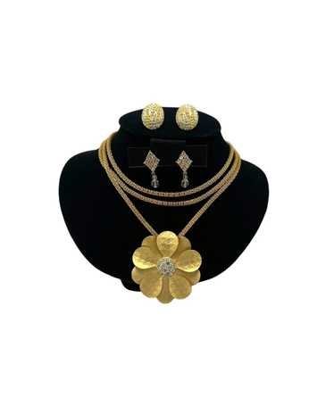 Classic Gold Chain Flower Vintage Jewelry Curated 