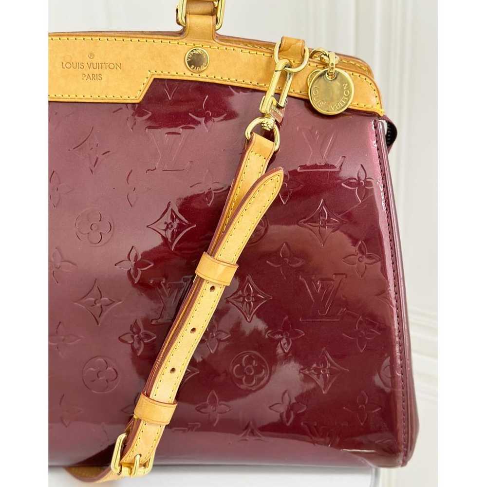 Louis Vuitton Bréa patent leather handbag - image 8