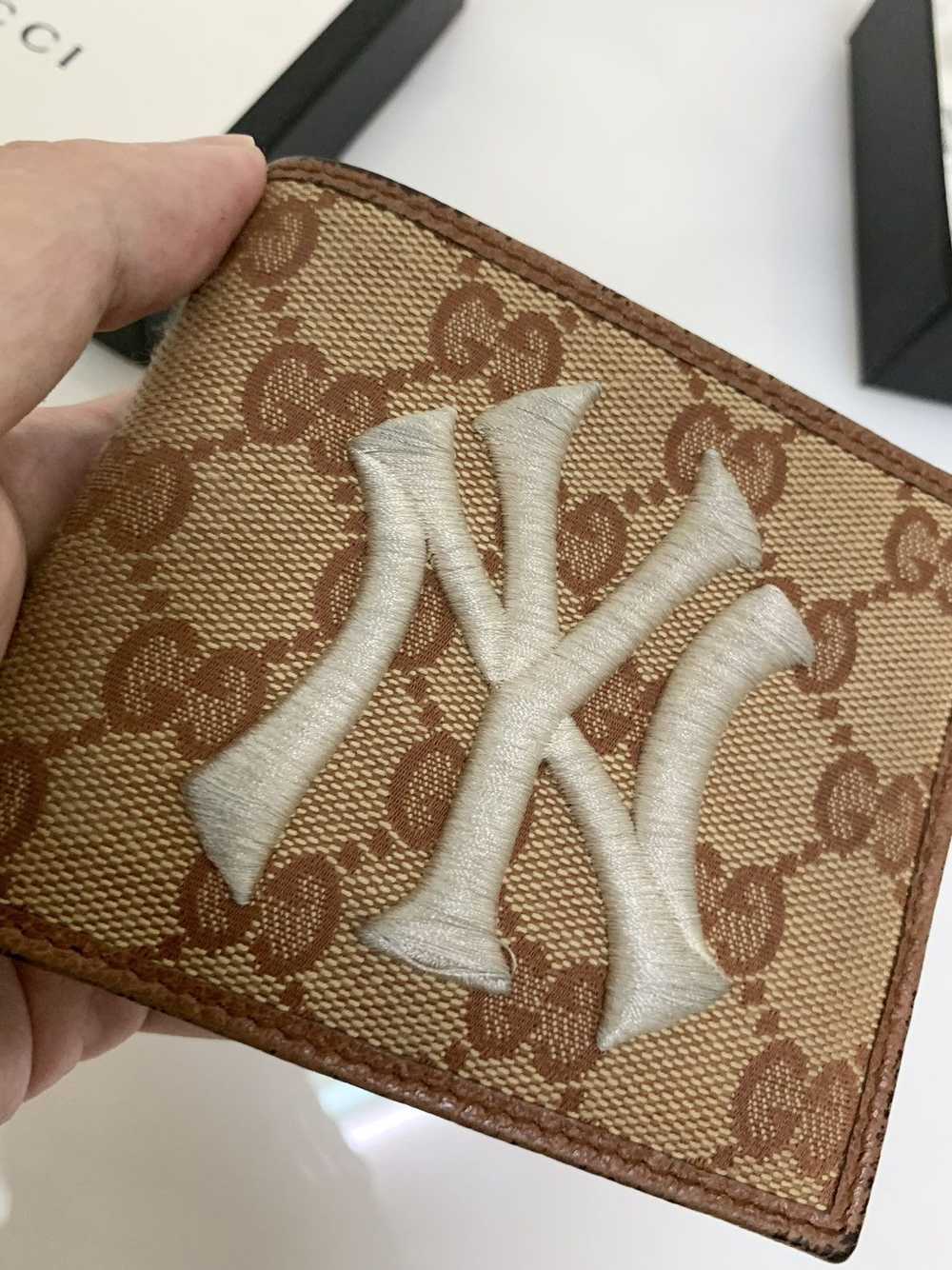 Gucci Gucci New York Yankees Patch Wallet - image 9