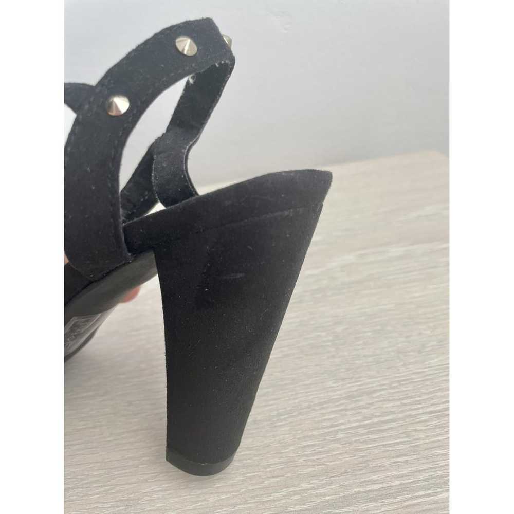 Tamaris Vegan leather heels - image 8