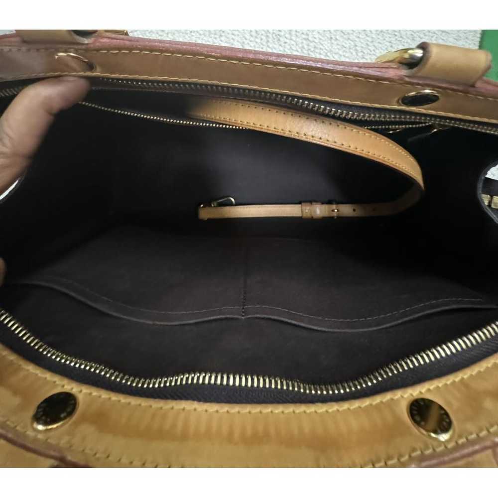 Louis Vuitton Bréa patent leather handbag - image 6