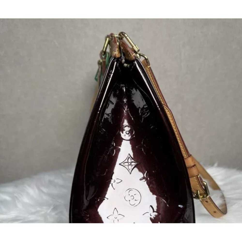 Louis Vuitton Bréa patent leather handbag - image 7