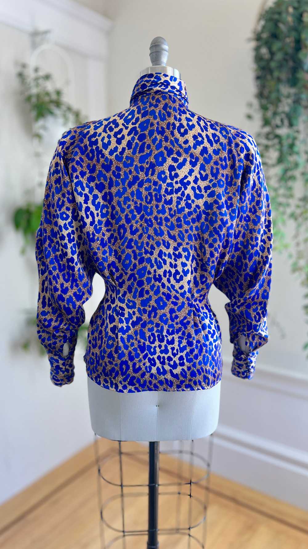 1980s Blue Leopard Print Blouse | medium/large - image 6