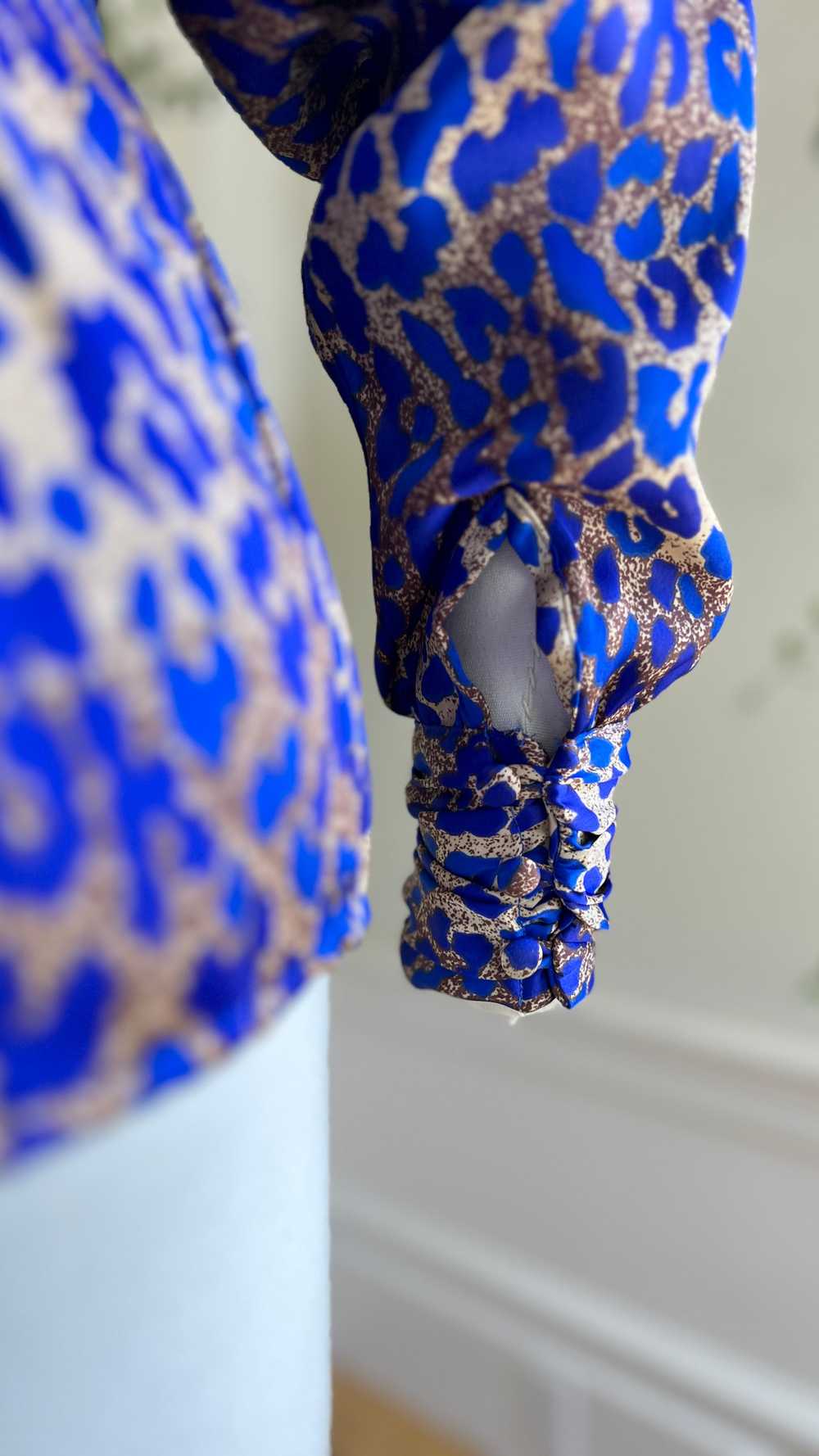 1980s Blue Leopard Print Blouse | medium/large - image 8