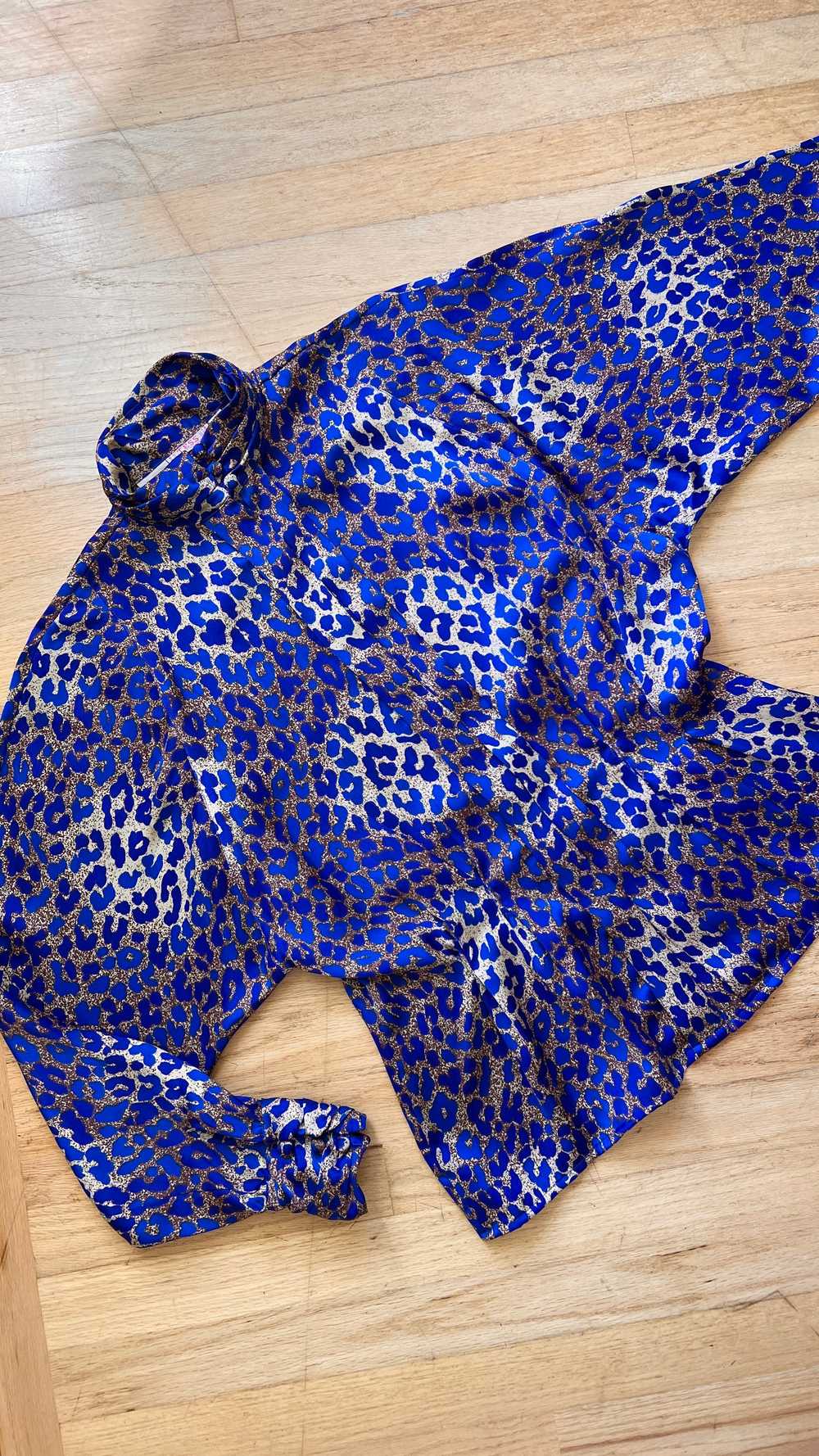 1980s Blue Leopard Print Blouse | medium/large - image 9