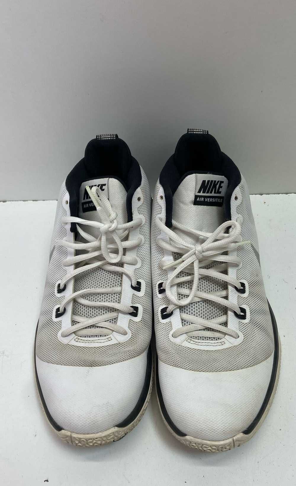 Nike Air Versitile White Silver Athletic Shoes Me… - image 6