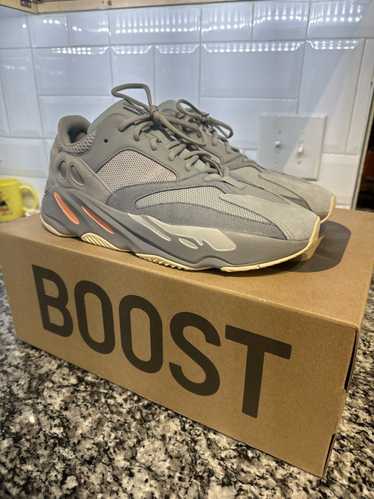 Adidas Yeezy Boost 700