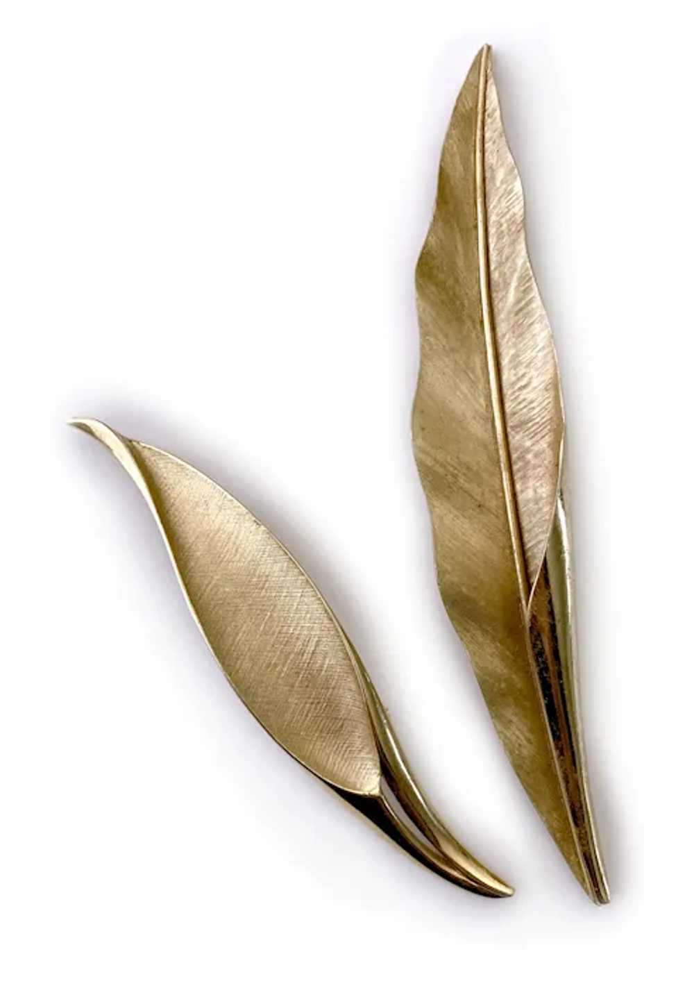 Trifari Large, Wavy Golden Feather Brooches, Set … - image 4