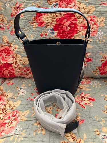 HYER GOODS Luxe mini bucket bag – navy blue