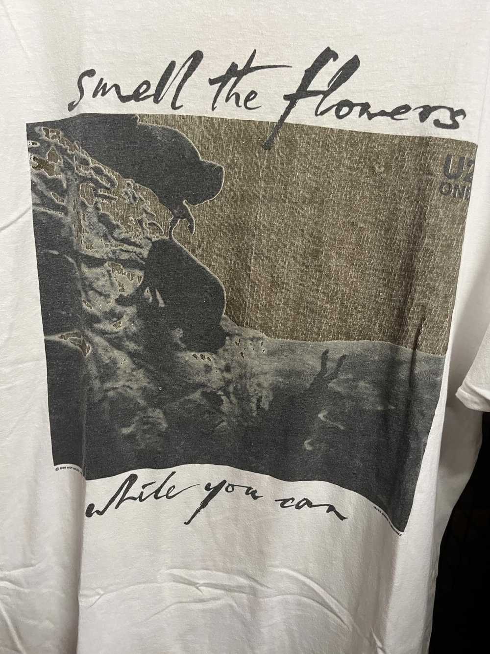 Designer Vtg U2 Smell the Flowers T-shirt - One 1… - image 4