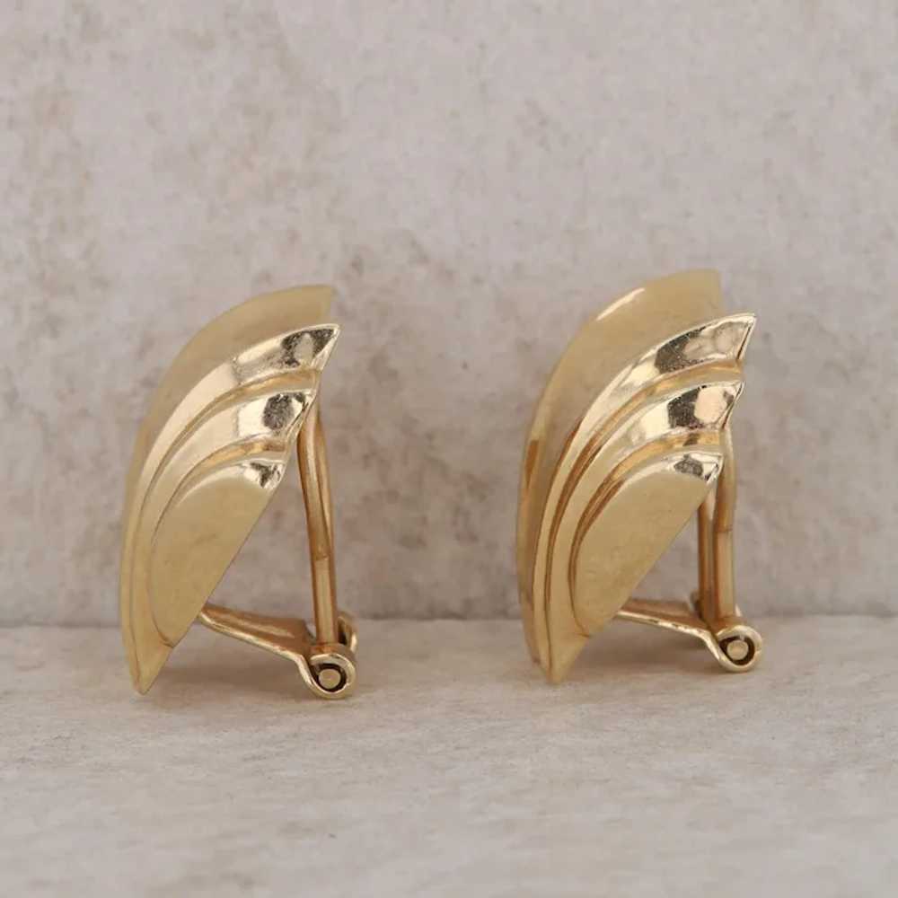 14k Yellow Gold Non Pierced Shell Earrings 6.1g - image 2