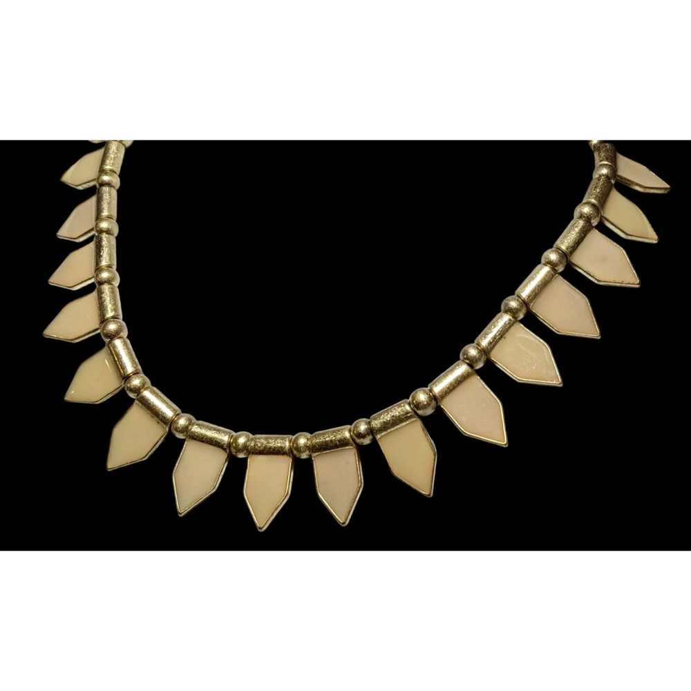 Other Vintage Tribal-Style Cream And Gold Neckalce - image 6