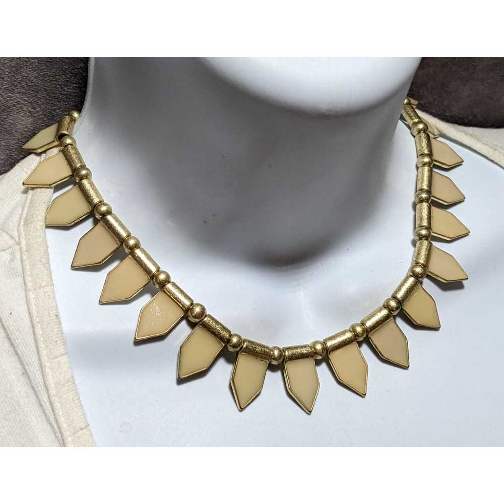 Other Vintage Tribal-Style Cream And Gold Neckalce - image 9