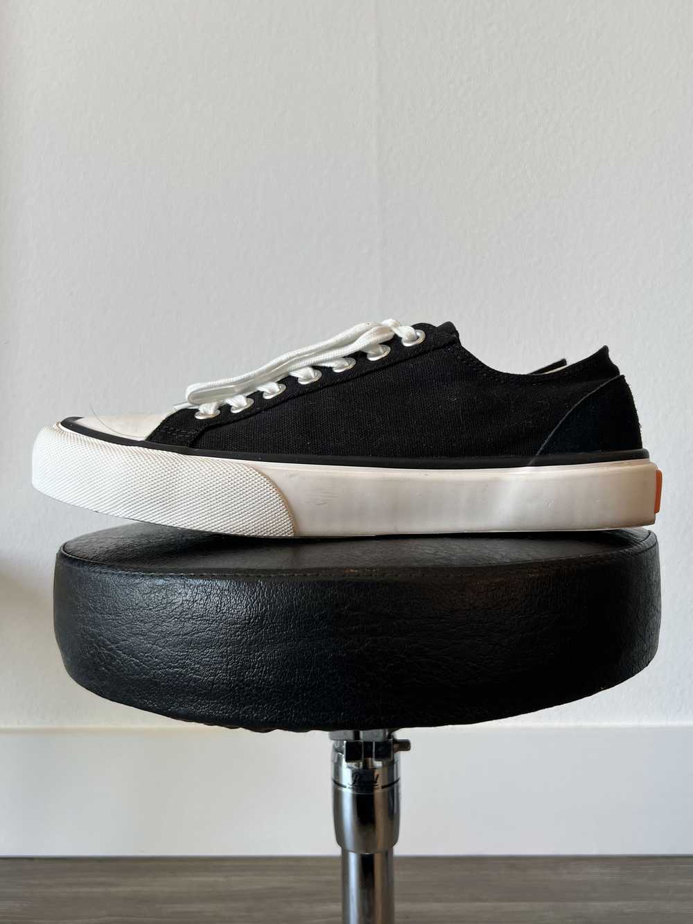 Article Number Article No. 1007 Low Top Sneakers - image 1