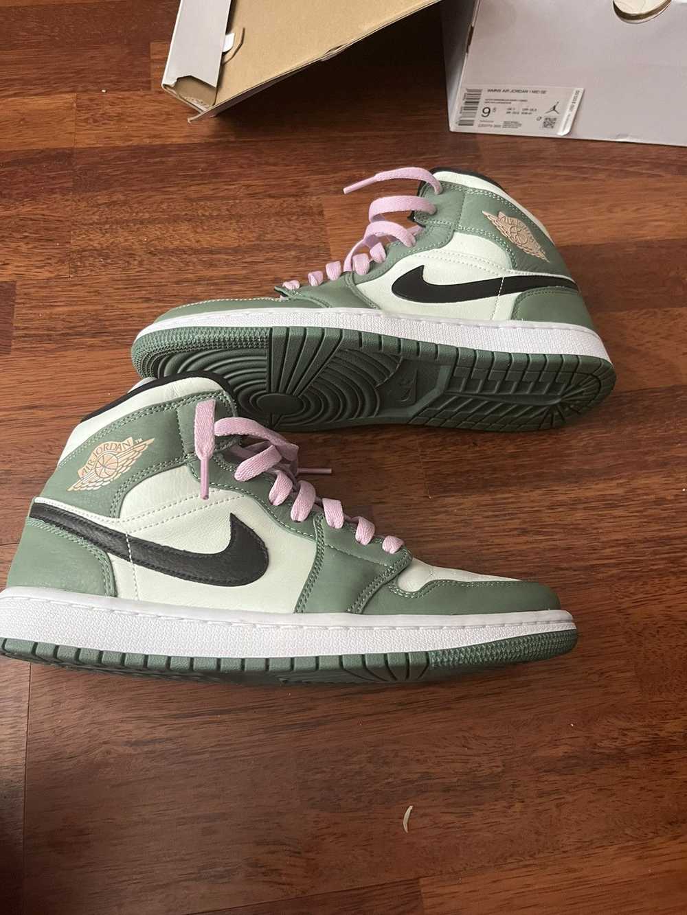 Jordan Brand Wmns air Jordan 1 mid se Dutch green - image 1