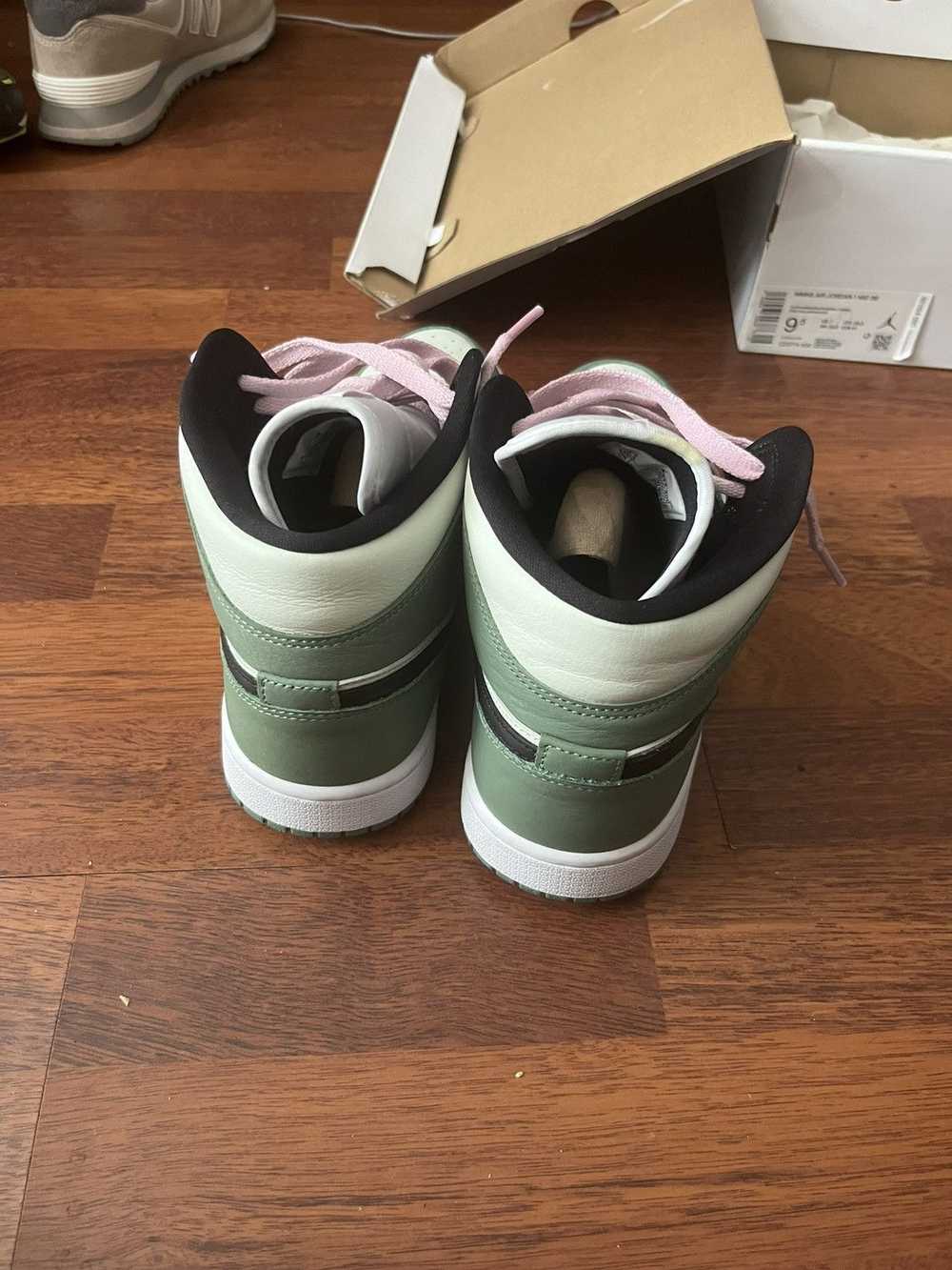 Jordan Brand Wmns air Jordan 1 mid se Dutch green - image 3