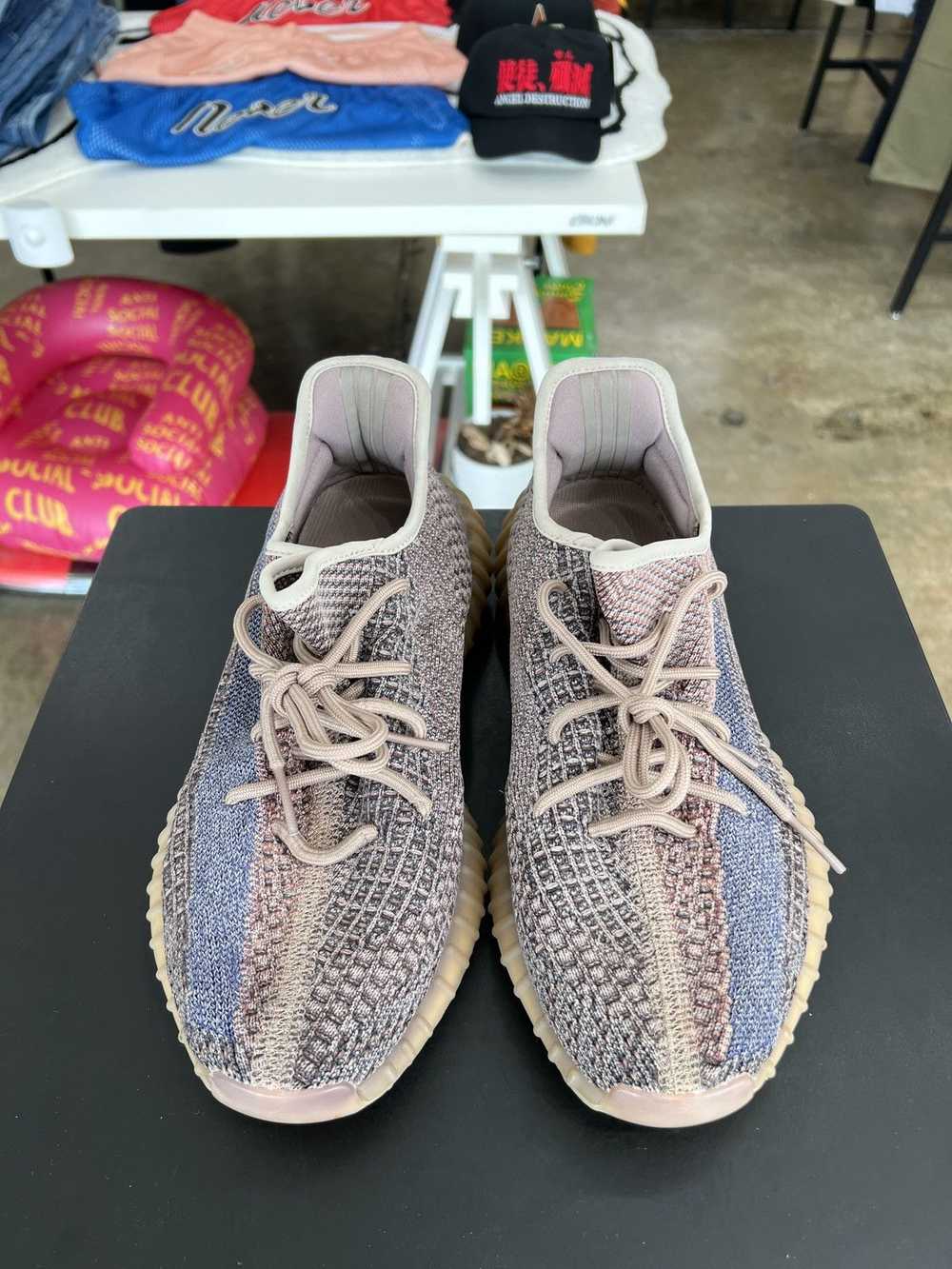 Adidas Adidas Yeezy 350 V2 Fade Sz. 10 (2020) - image 2