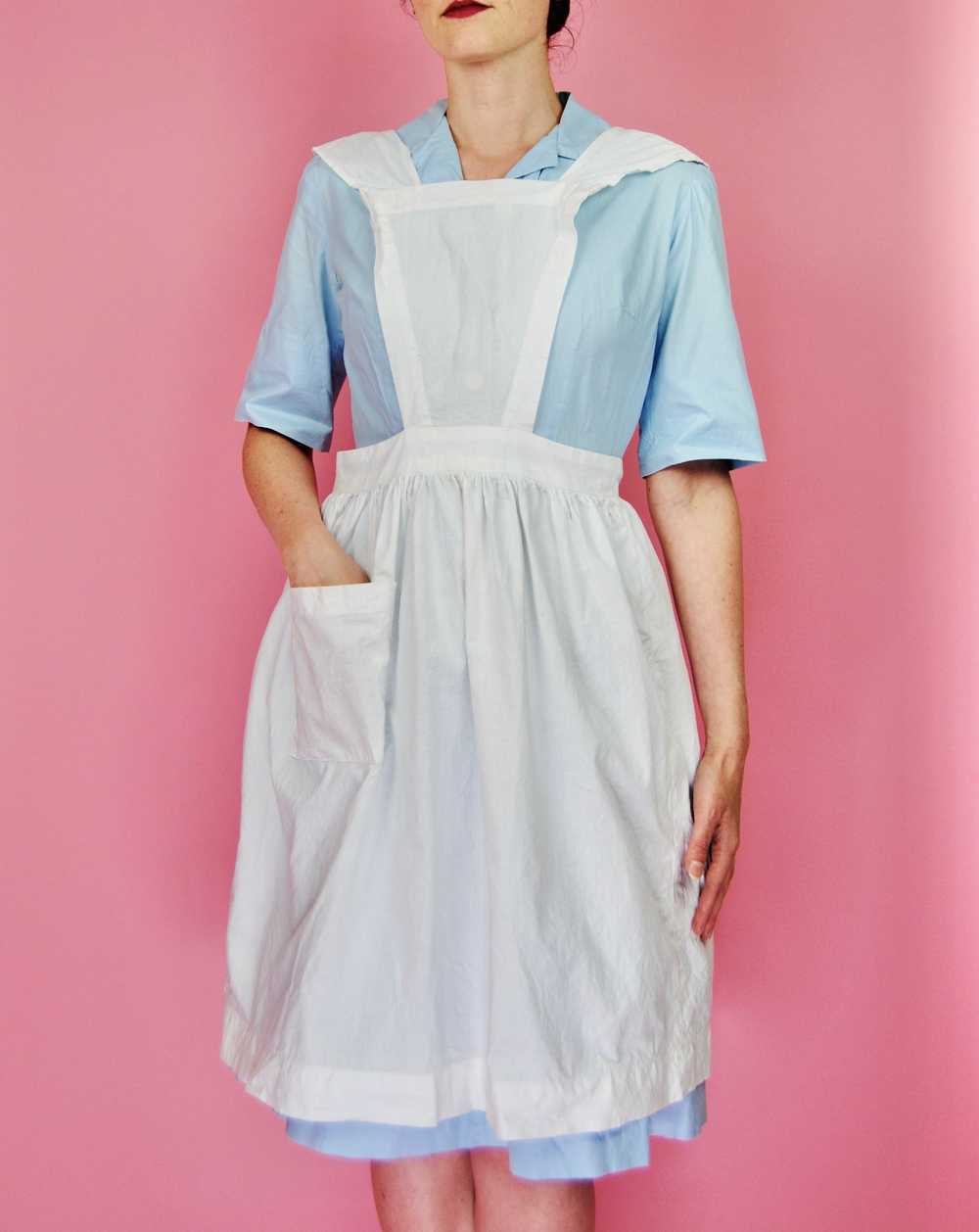 Vintage White Pinafore Style Apron with Tie Back … - image 2