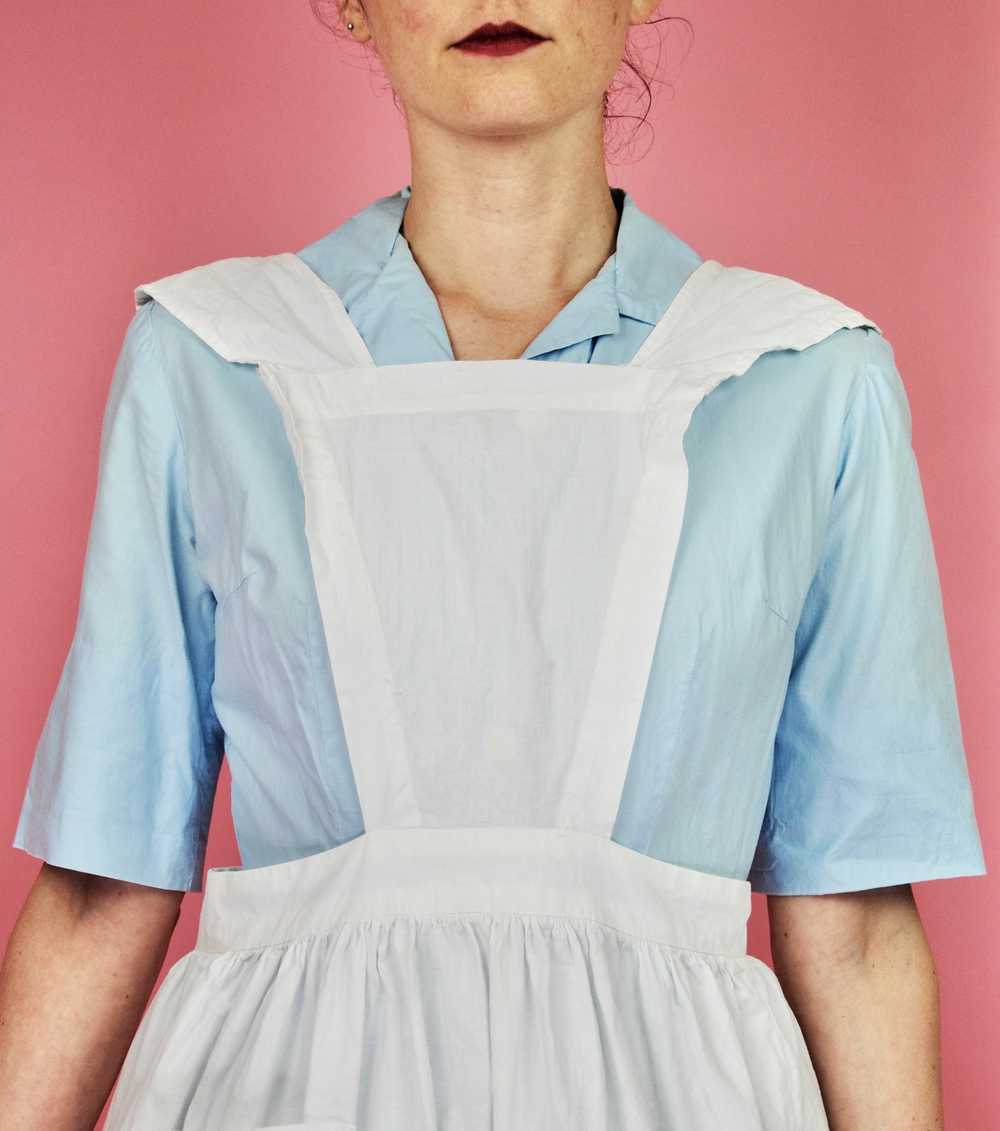 Vintage White Pinafore Style Apron with Tie Back … - image 3