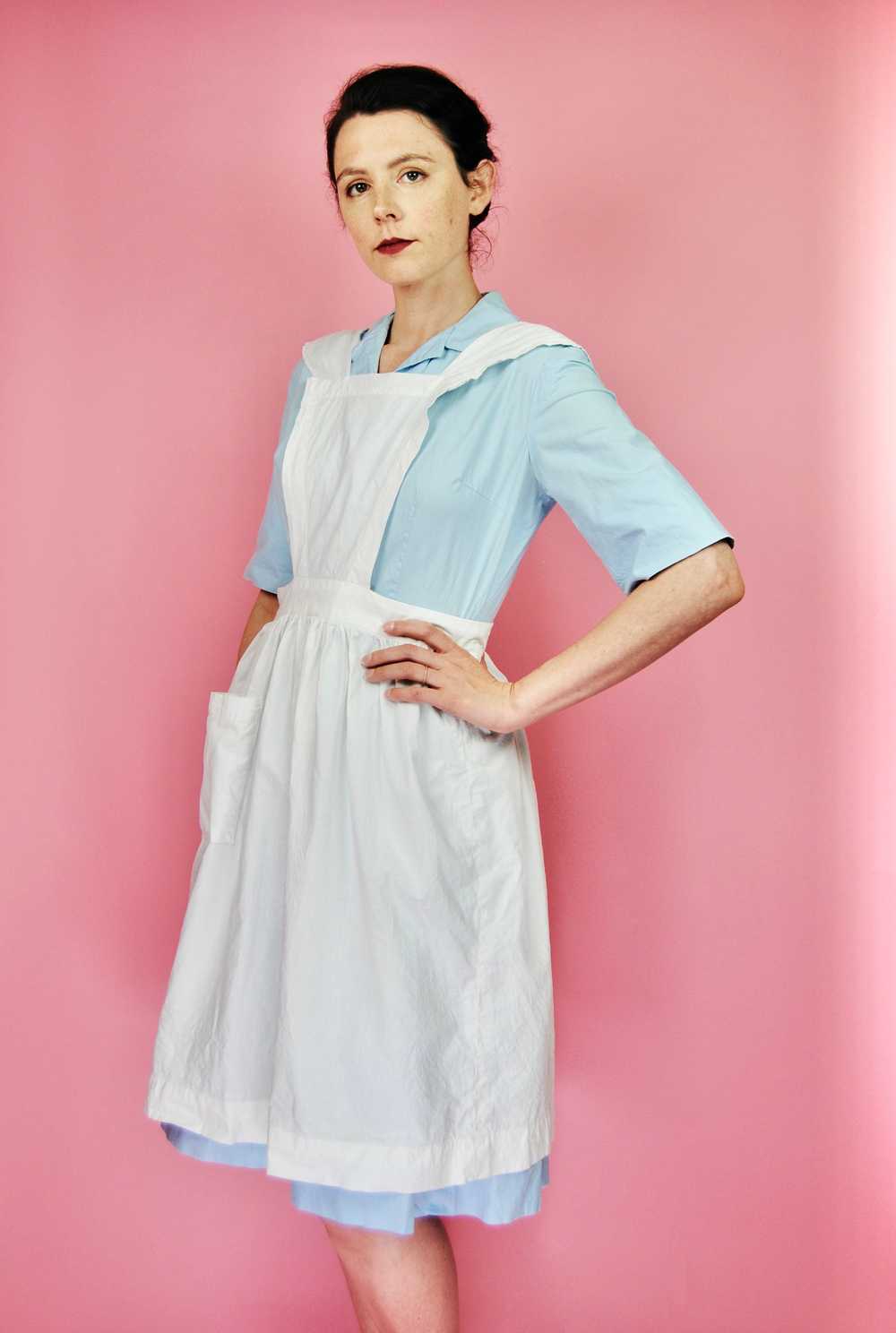 Vintage White Pinafore Style Apron with Tie Back … - image 4