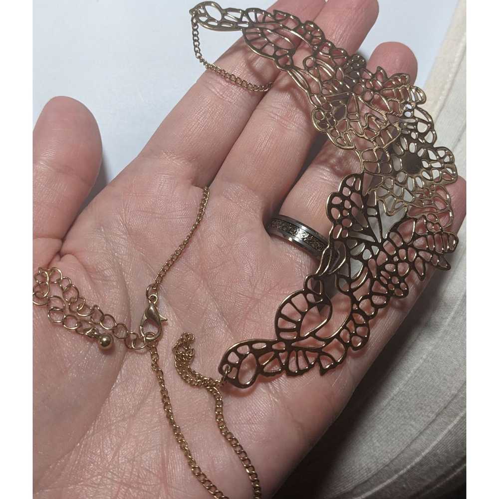 Other Elegant Floral Gold Cutout Necklace - image 7