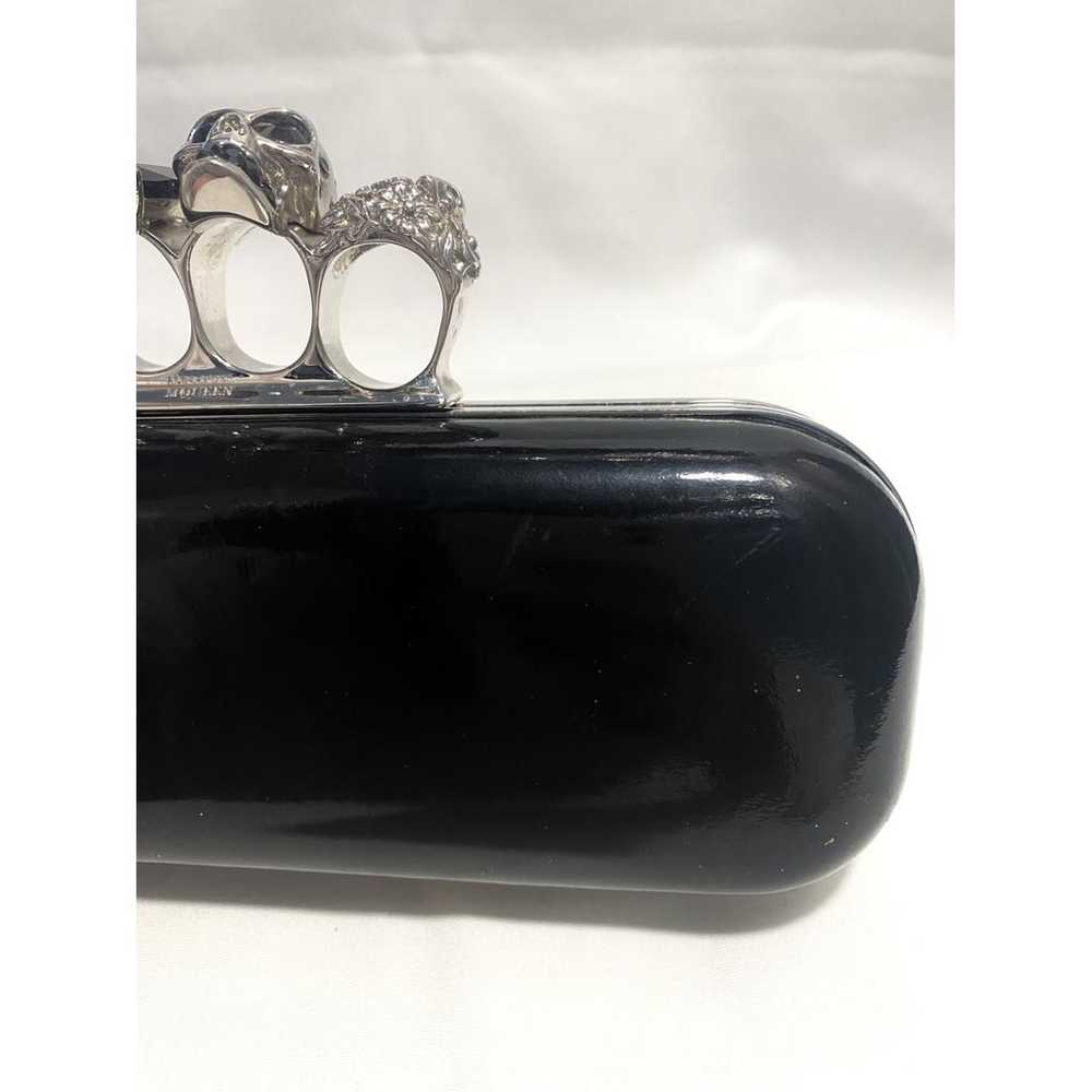 Alexander McQueen Knuckle patent leather clutch b… - image 5