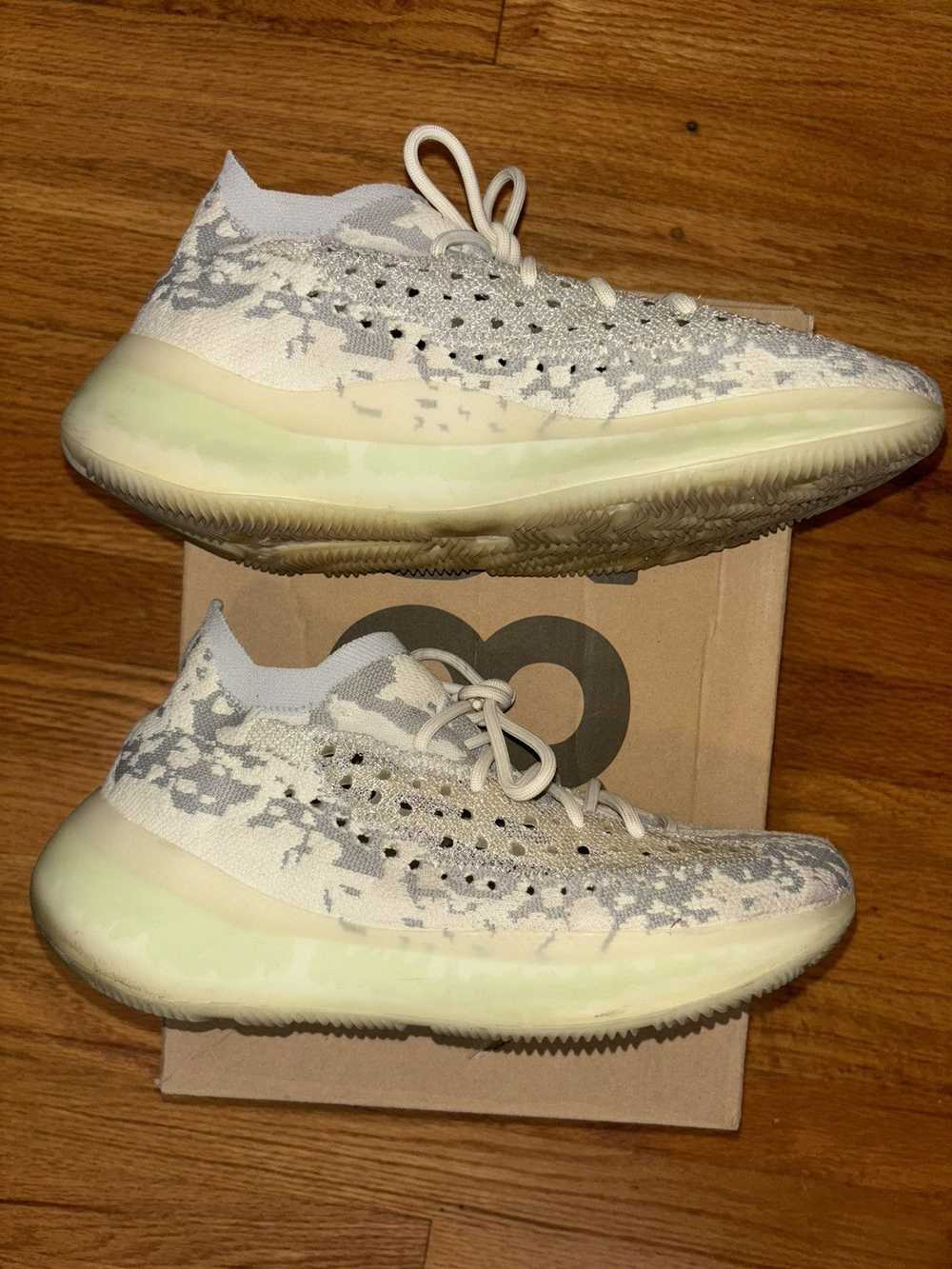 Adidas Yeezy 380 Alien - image 2