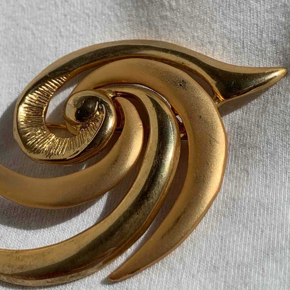 Broche dorée - image 4