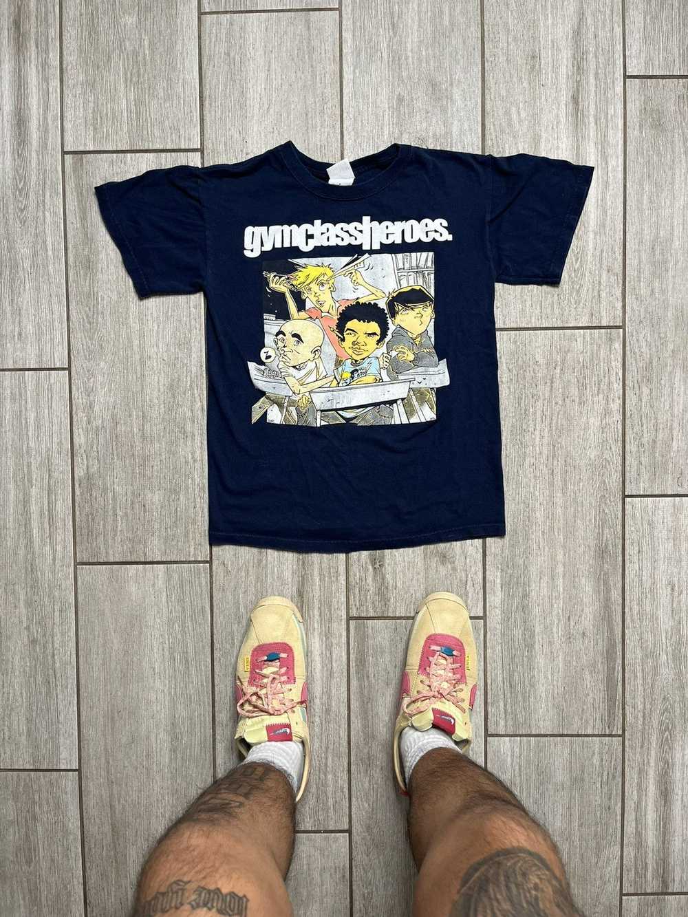 Gildan × Streetwear × Vintage Gym class heroes Tee - image 1