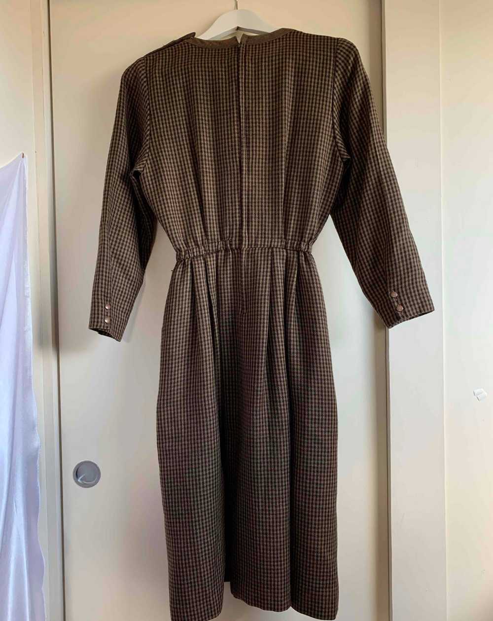 Robe midi à carreaux - image 3