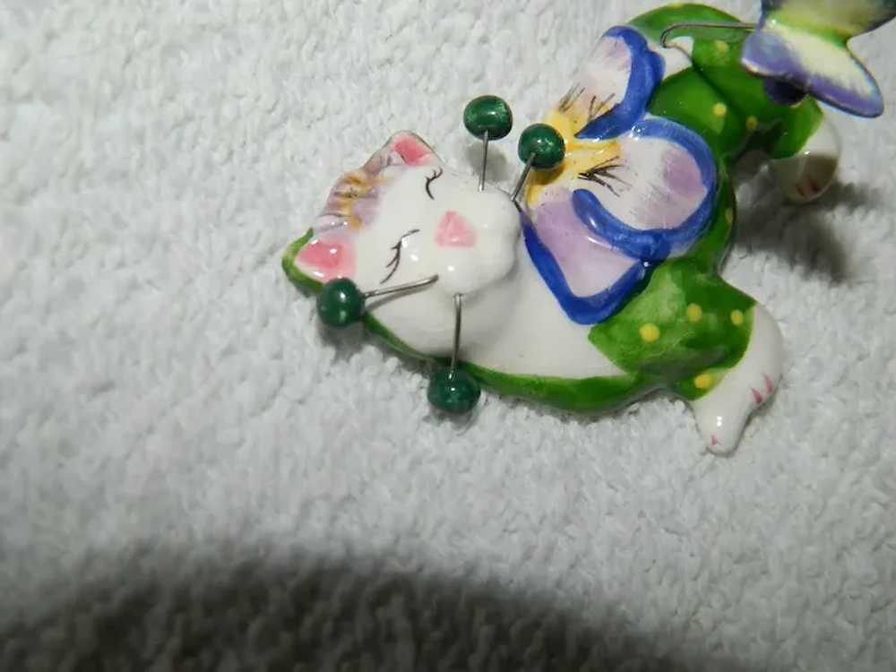 Super Cute Ceramic Kittie Cat Butterfly Brooch Fu… - image 8