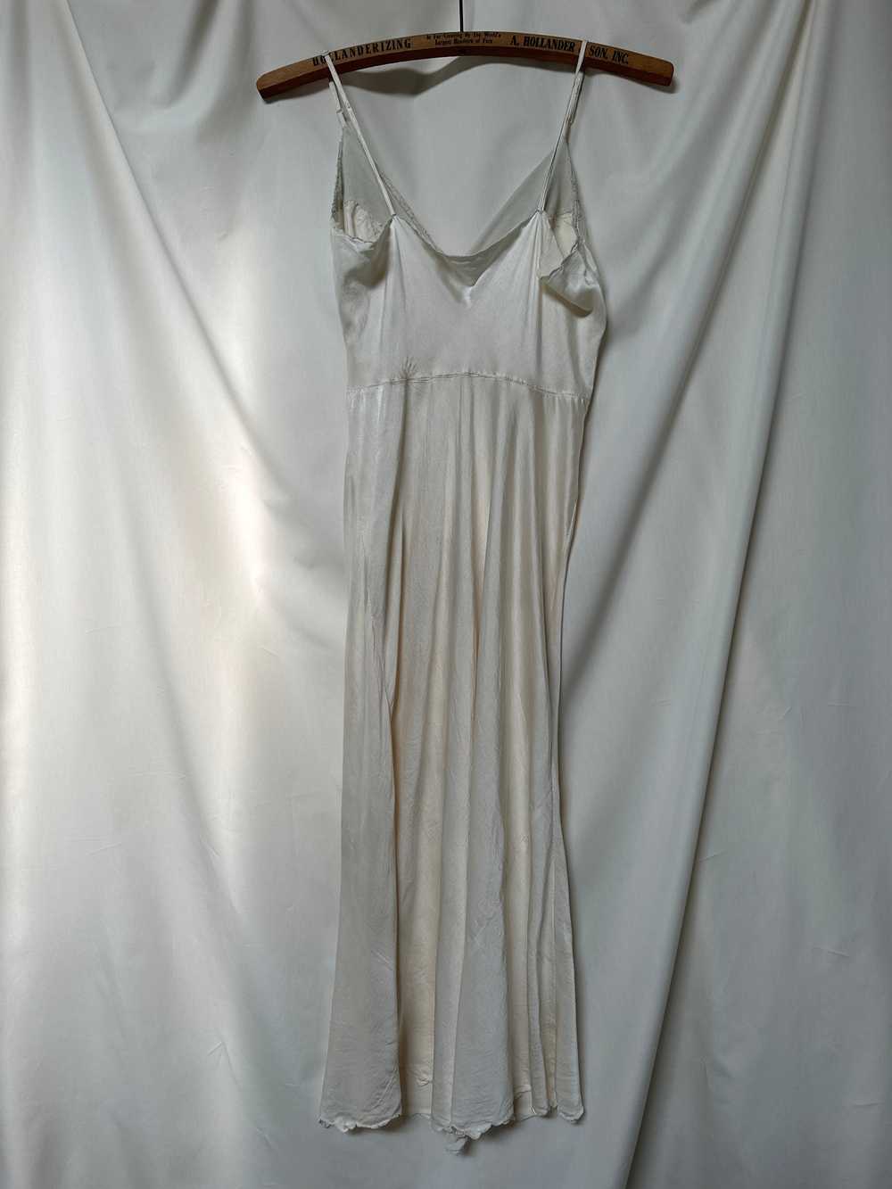 Vintage 1930’s Crème Silk Négligée - image 10