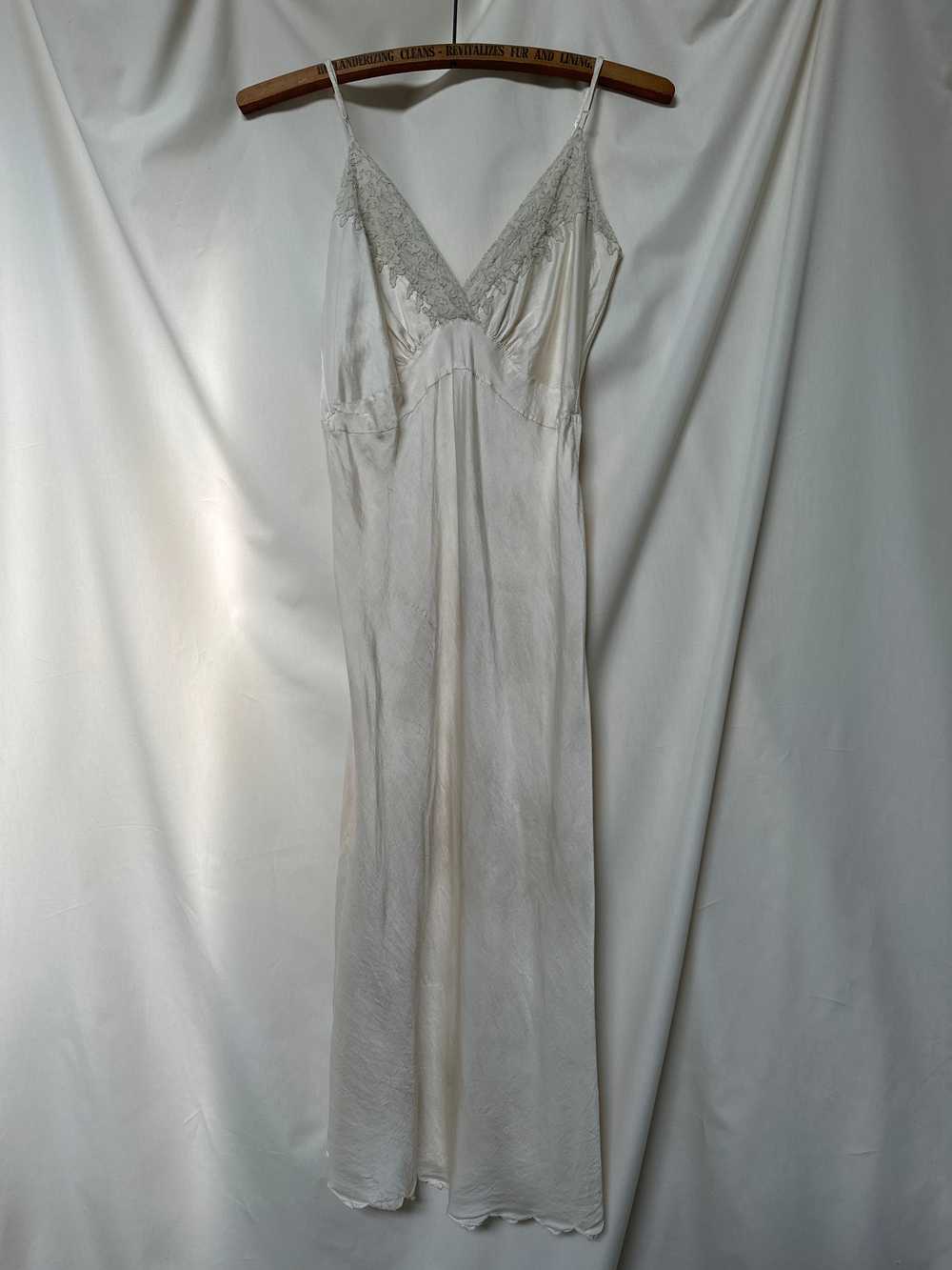 Vintage 1930’s Crème Silk Négligée - image 11