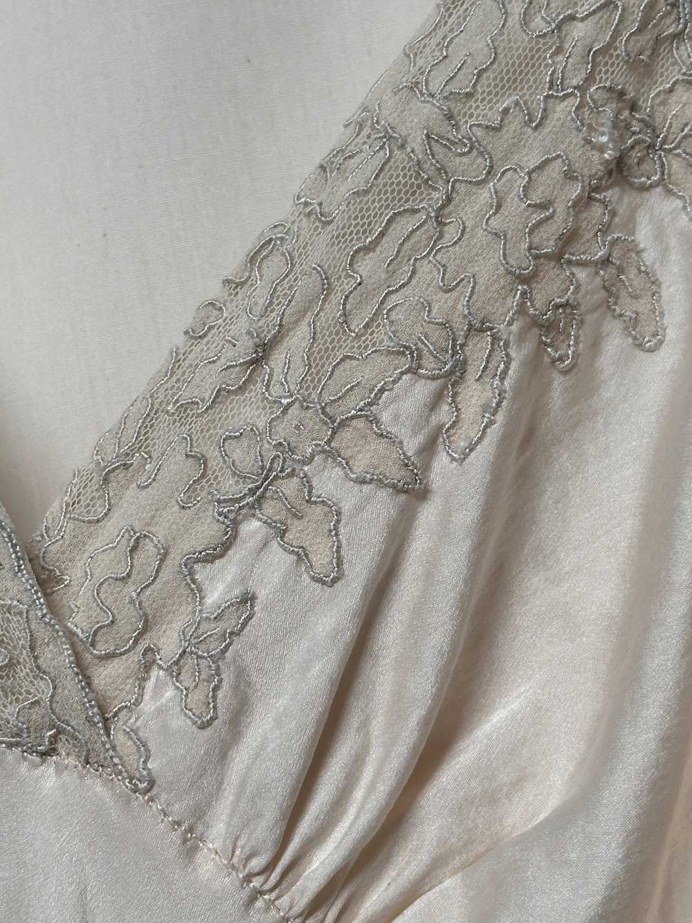 Vintage 1930’s Crème Silk Négligée - image 12