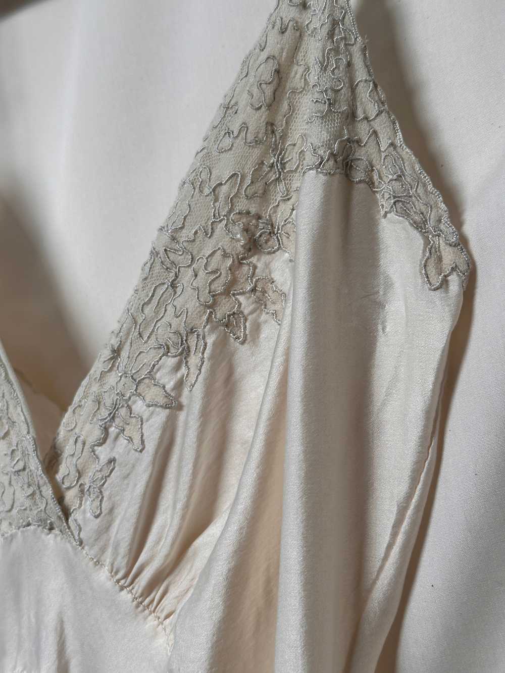 Vintage 1930’s Crème Silk Négligée - image 6