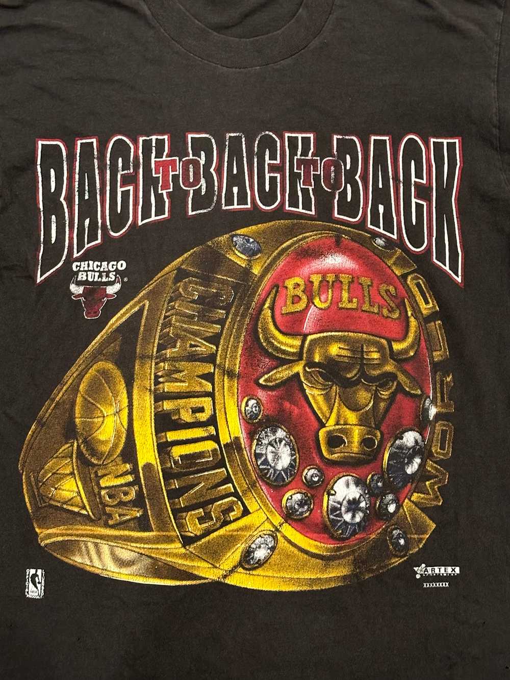 Bulls Back 2 Back 2 Back Tshirt size L - image 1