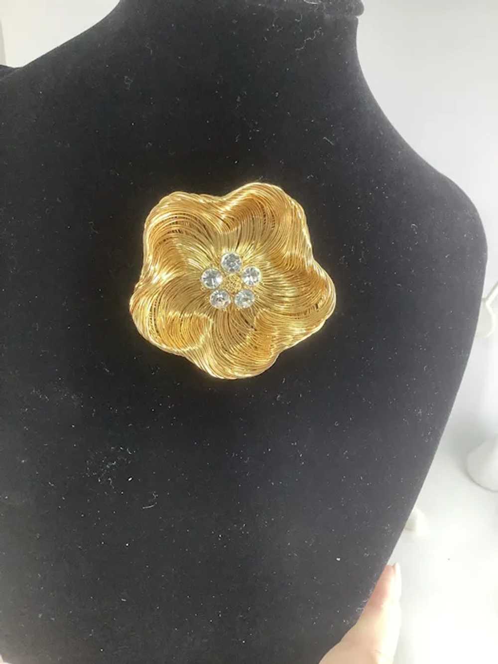 Monet Gold Tone Wire Flower Brooch - image 5