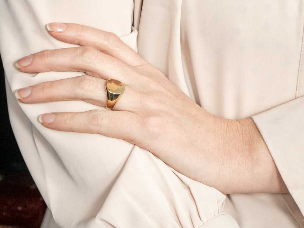 Unisex Plain Gold Signet Ring - image 4