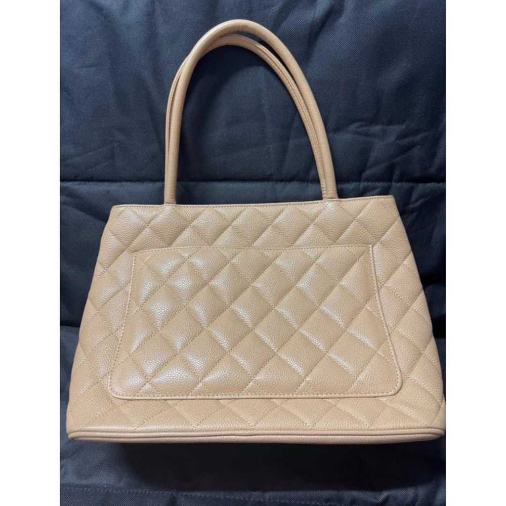 Chanel Médaillon leather handbag - image 3