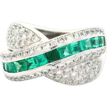 Contemporary 18k White Gold Emerald & Diamond Ring