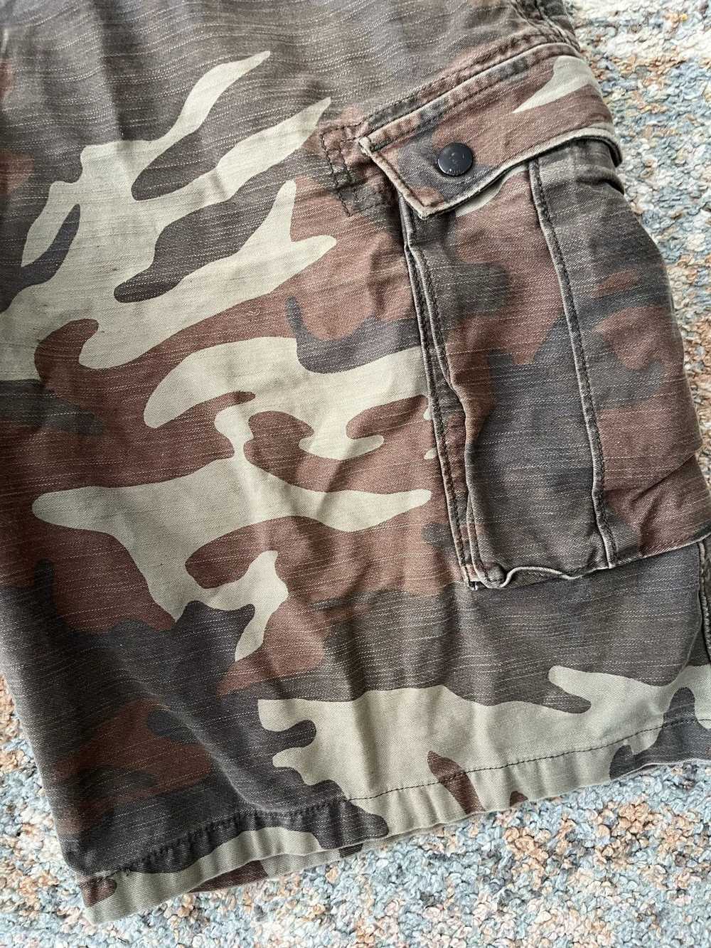 Levi's VTG Levi's Camo Cargo Shorts Size 40 Faded… - image 2