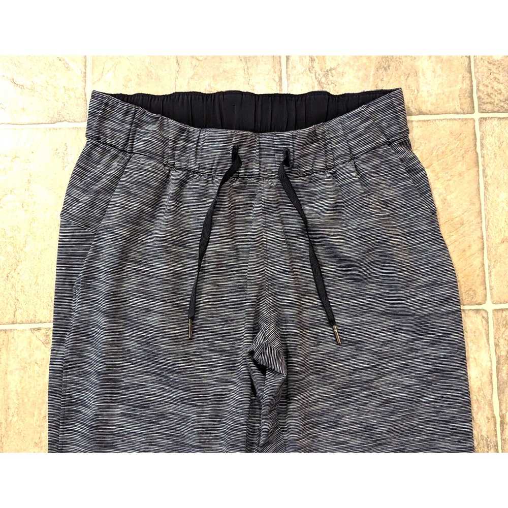 Lululemon Lululemon sz 6 gray n black elastic dra… - image 3