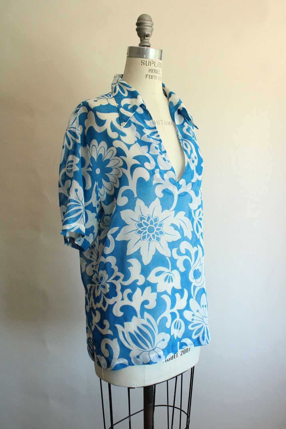 Vintage 1970s Hoaloha Hawaiian Shirt in Blue and … - image 2