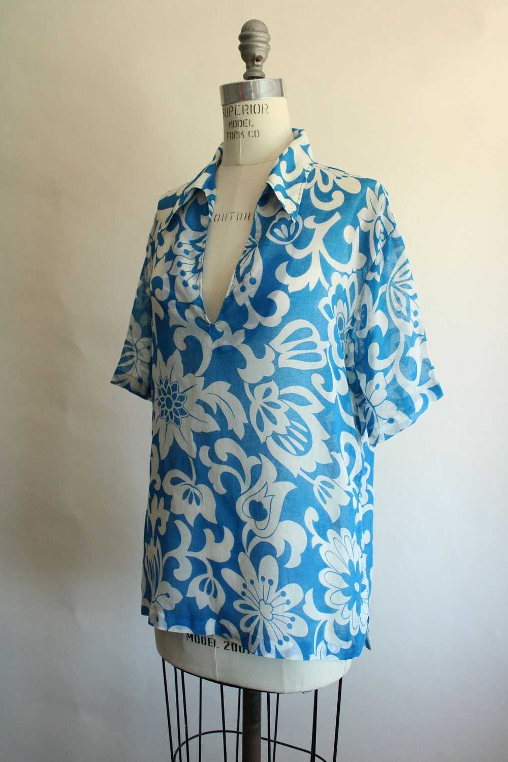 Vintage 1970s Hoaloha Hawaiian Shirt in Blue and … - image 3