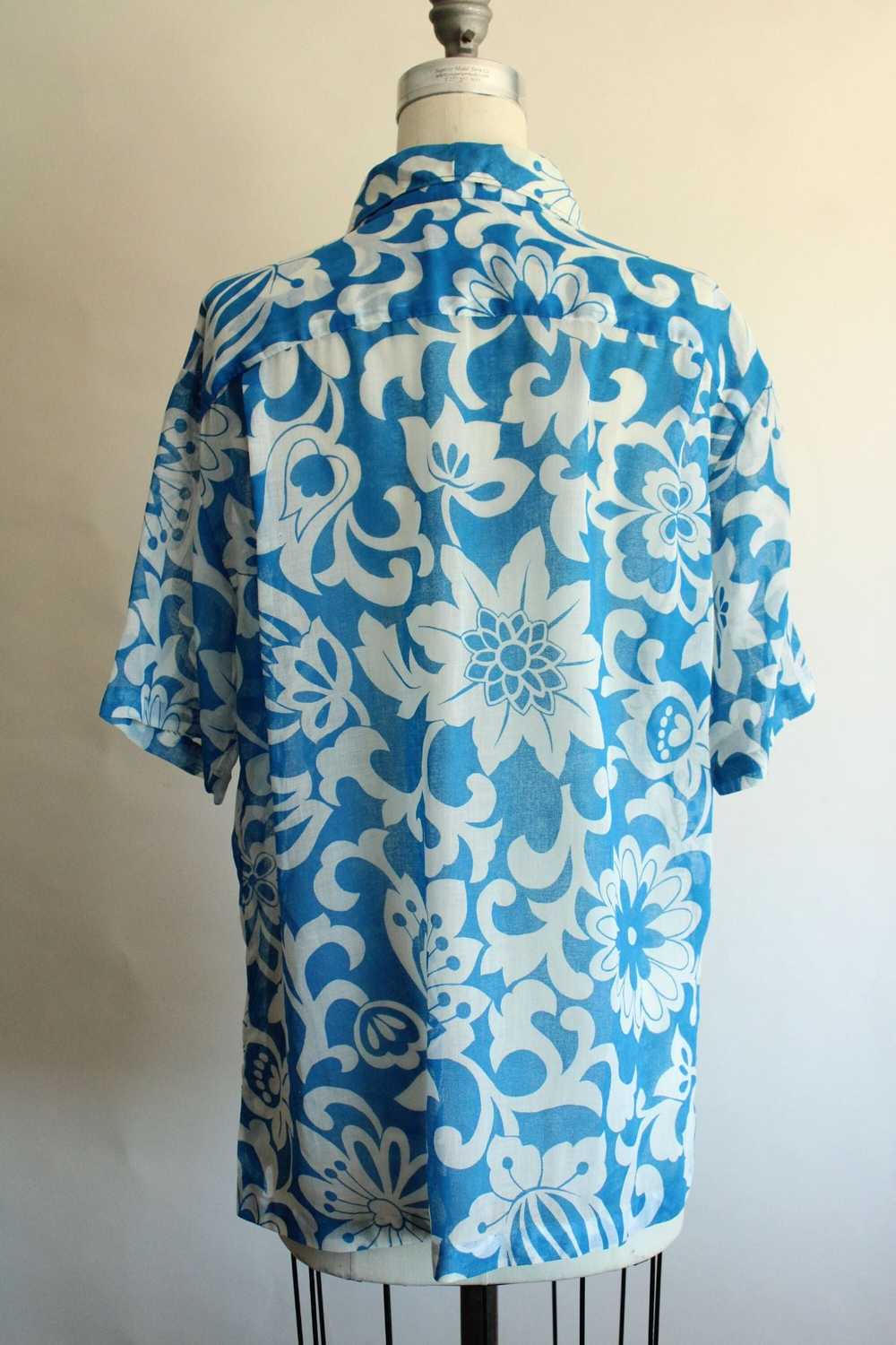 Vintage 1970s Hoaloha Hawaiian Shirt in Blue and … - image 6