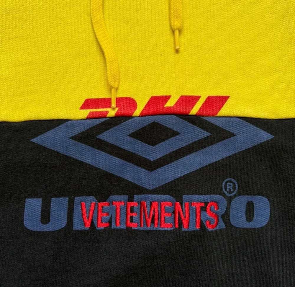 Dhl × Umbro × Vetements Vetements SS18 Umbro DHL … - image 6